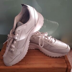 EUC White Reebok Platform runners